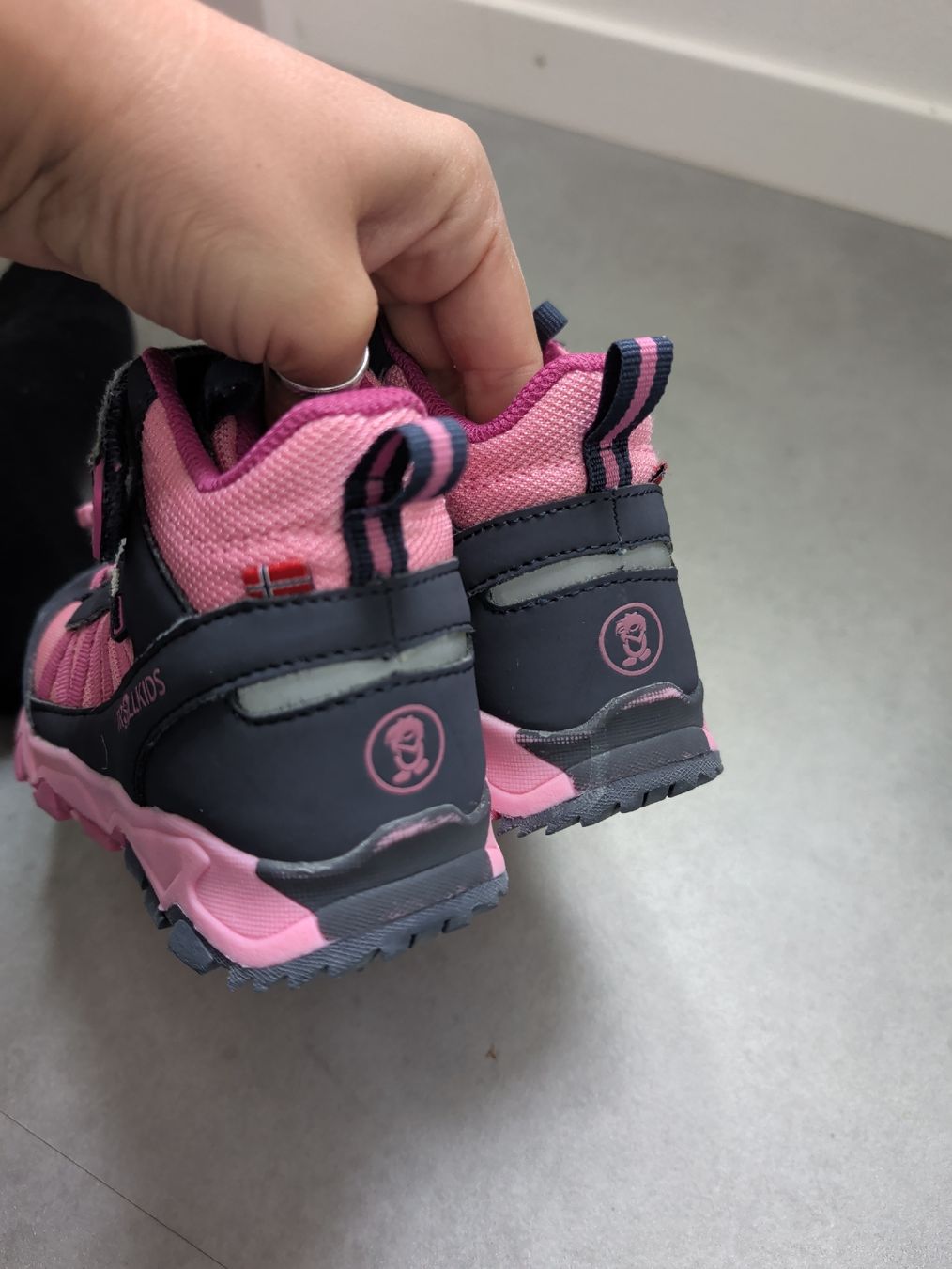 Chaussures filles: Wanderschuhe Trollkids pink Gr. 29 – D'occasion à Kaisten par gra_7v6b 3