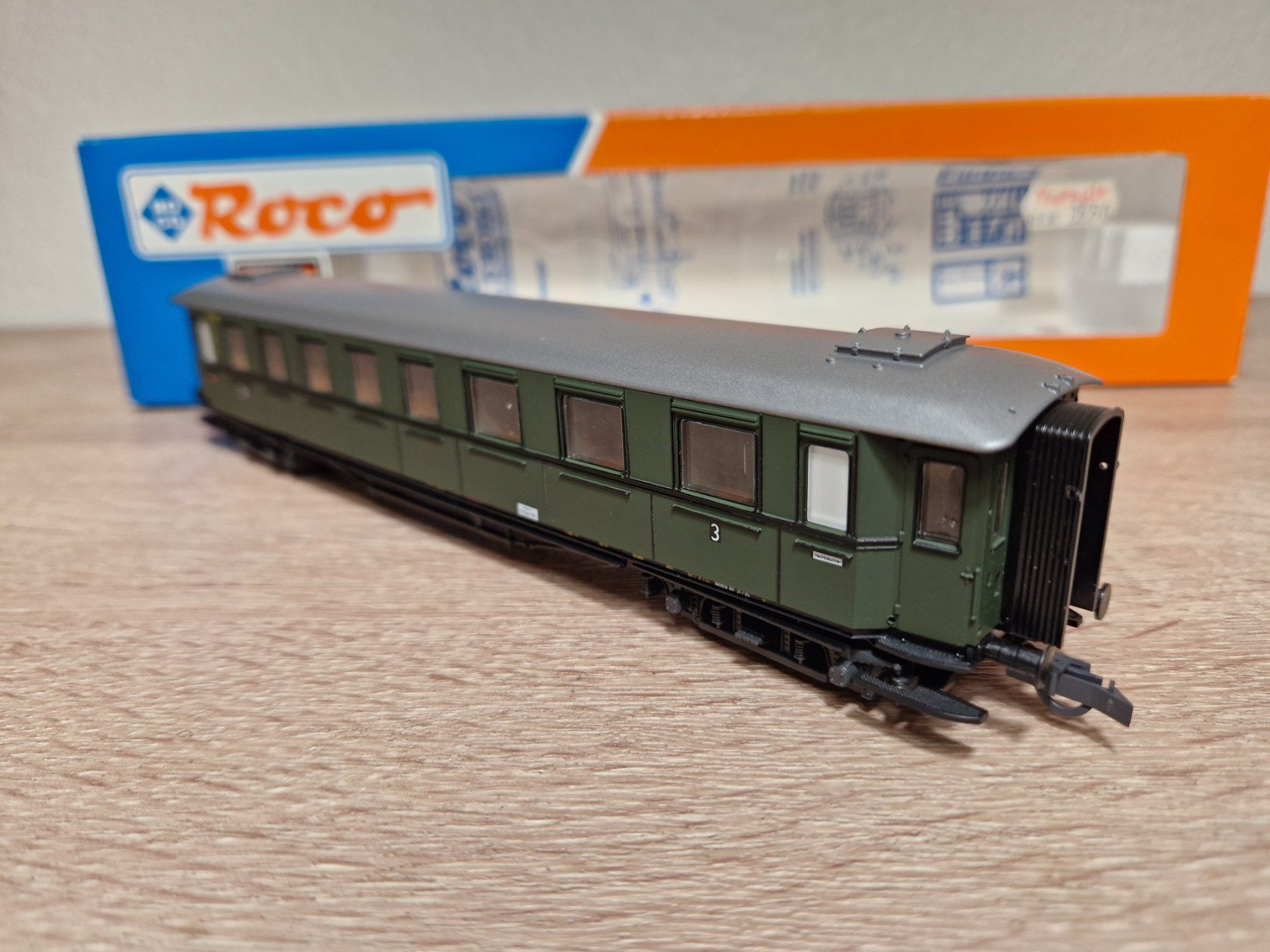 Roco Modellini di ferrovie: Roco 44539 Personenwagen 3.Kl DB H0 – Usato da St-Aubin-Sauges venduto da tantome 3