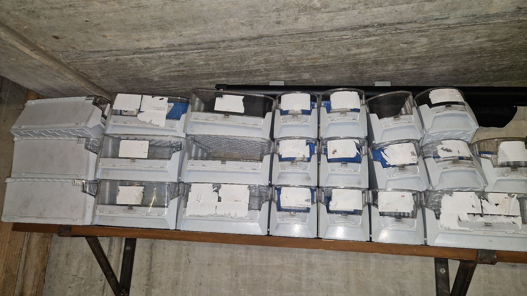 Scaffali: 25 Sortimo S-Boxen 18 kleine & 7 grosse Boxen – Usato da Menznau venduto da MillAut