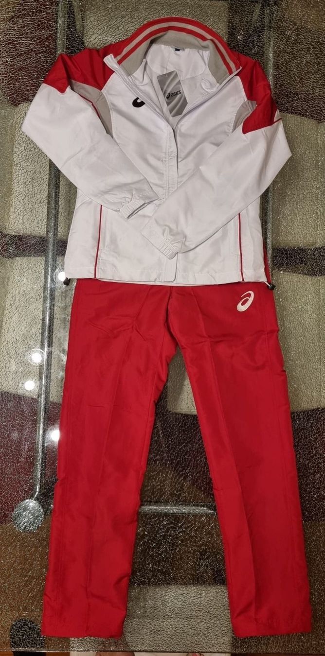 Completi & Tailleur: Asics Trainingsanzug Gr. XS – Nuovo e nell'imballaggio originale da Luzern venduto da Edii025