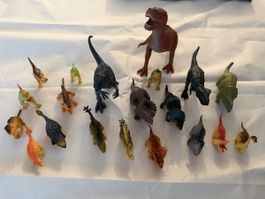 Diverse kleine Dinosaurier Figuren
