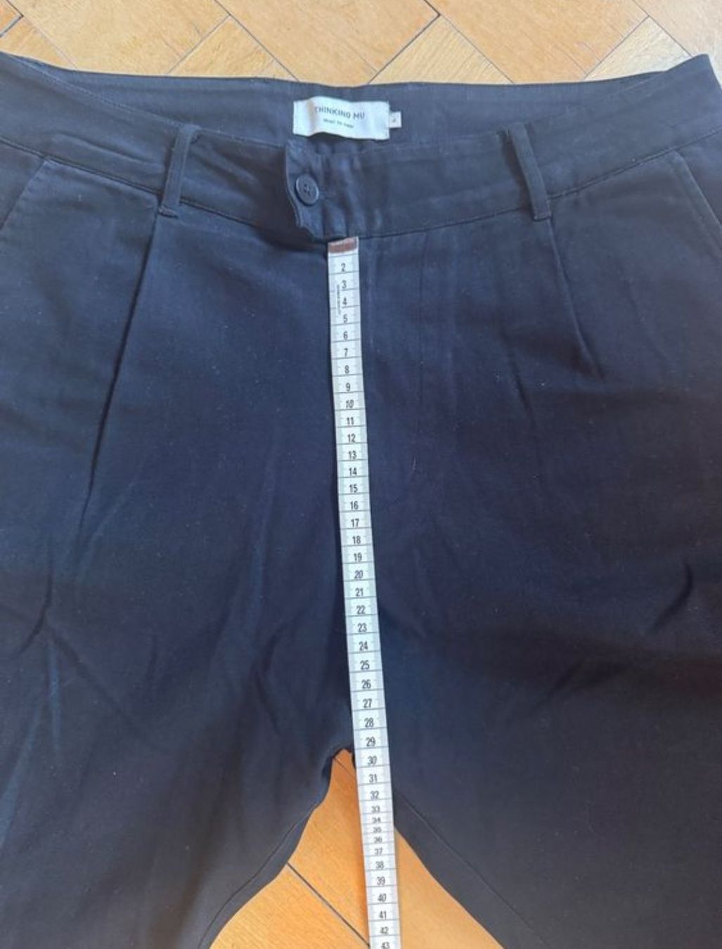 Pantaloni: Thinking Mu Straight Leg Pleated Black Pants – Usato da Muri b. Bern venduto da SauceBernoise 4