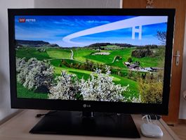 LG TV 32LV3550 & Videorecorder LV4981, Top Zustand!