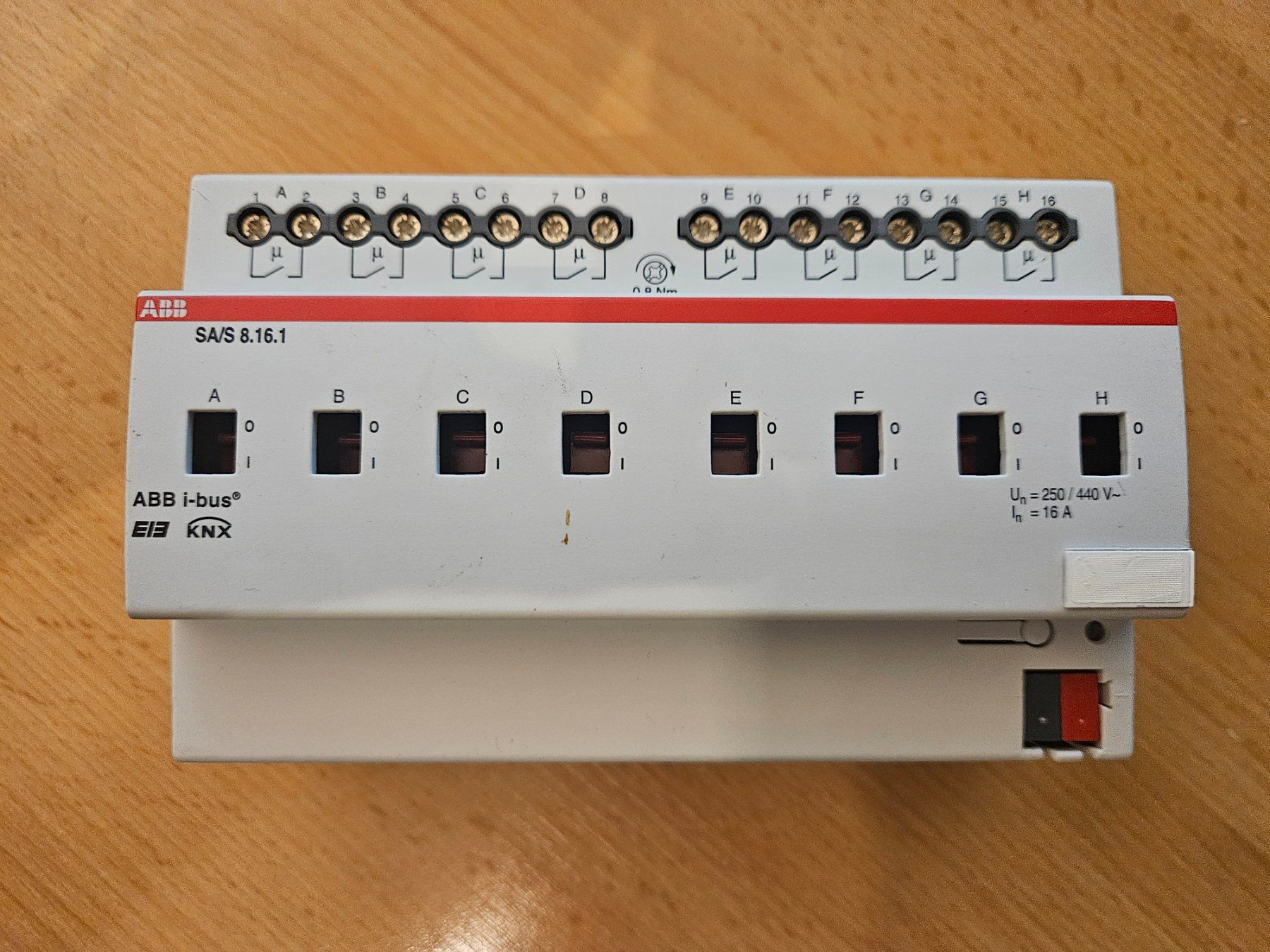 ABB Componenti elettronici: ABB SA/S 8.16.1 Schaltaktor 8fach – Usato da Wettingen venduto da Bakana
