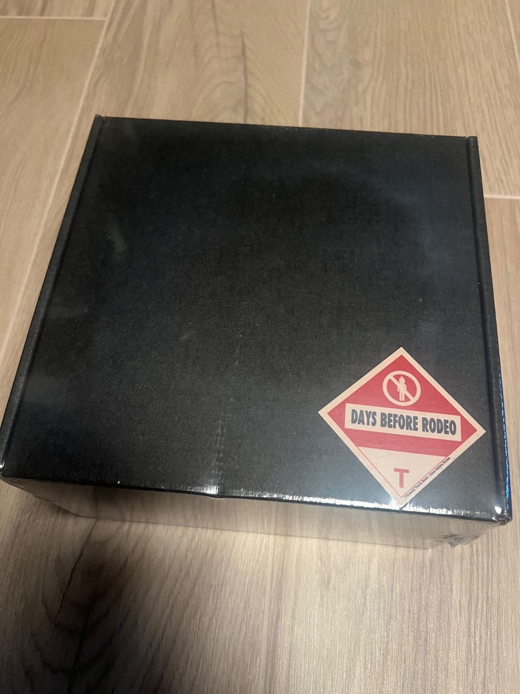 Copricapi, berretti & cappellini: DAYS BEFORE RODEO BOX SET III – Nuovo e nell'imballaggio originale da Epalinges venduto da nsh_t58w 1