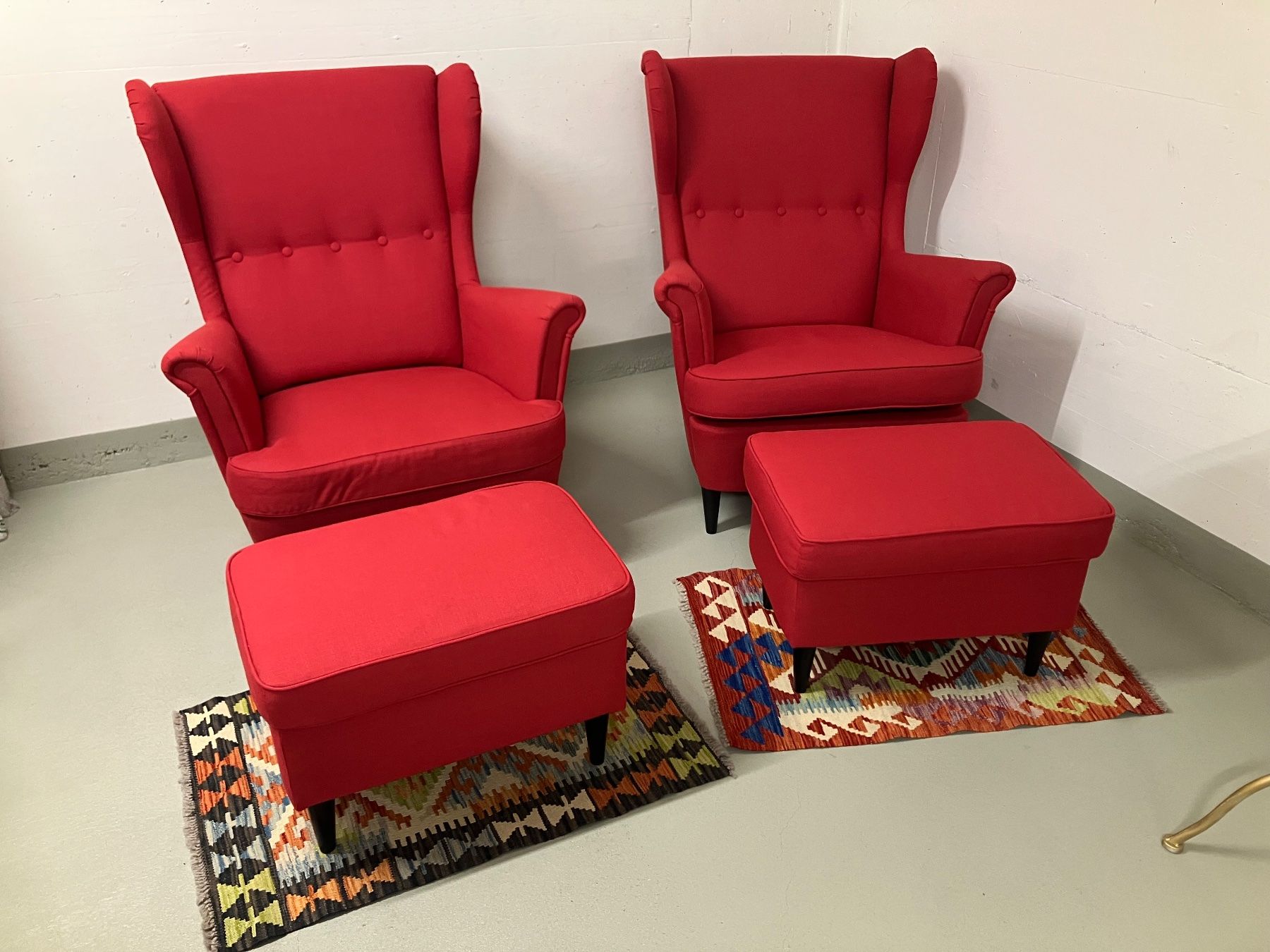 Poltrone: 2 Ohrensessel mit Hocker – Usato da Wollerau venduto da Sirwallaceskisk