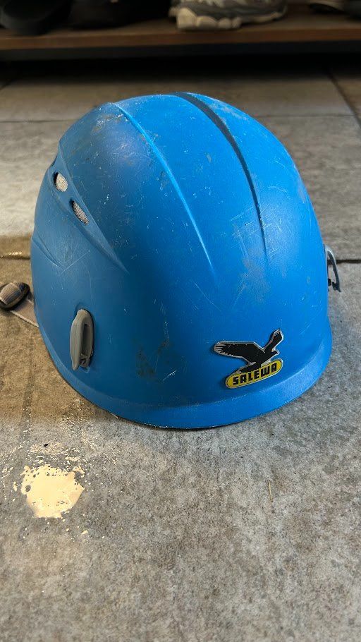 Salewa Caschi: Casque d'escalade Salewa – Usato da Fribourg venduto da jimiJ13