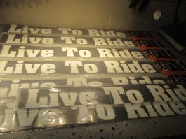 SCHEIBENKLEBER "LIVE TO RIDE" H-D Harley Street Bob NEU