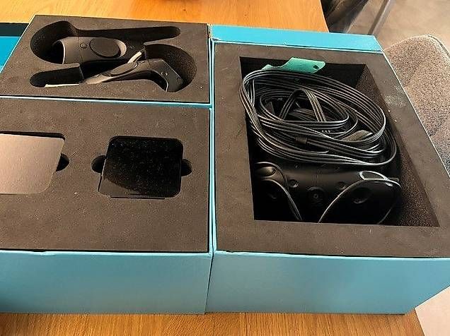HTC Casco VR: Casque de réalité virtuelle HTC Vive – Nuovo (secondo la descrizione) da Hauterive NE venduto da sofia66