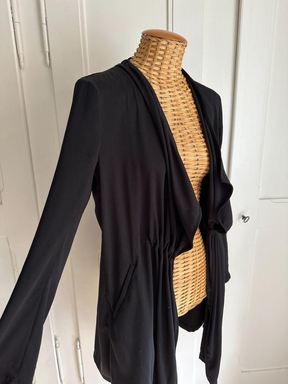 Zara Vestes: ZARA - Jacke schwarz XS – D'occasion à Zürich par Diazaio 1