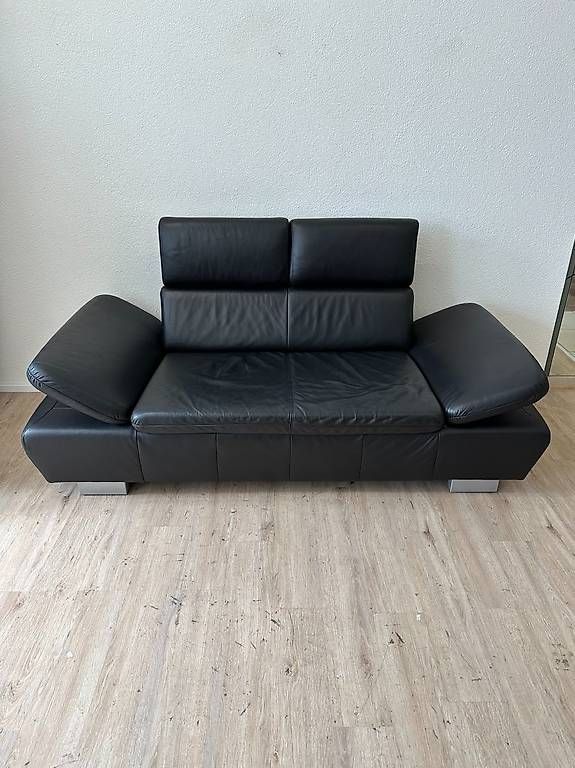 Divani: Modernes 2-Sitzer Sofa aus Kunstleder in Schwarz – Usato da Obernau venduto da Arche_Noah_Brocki