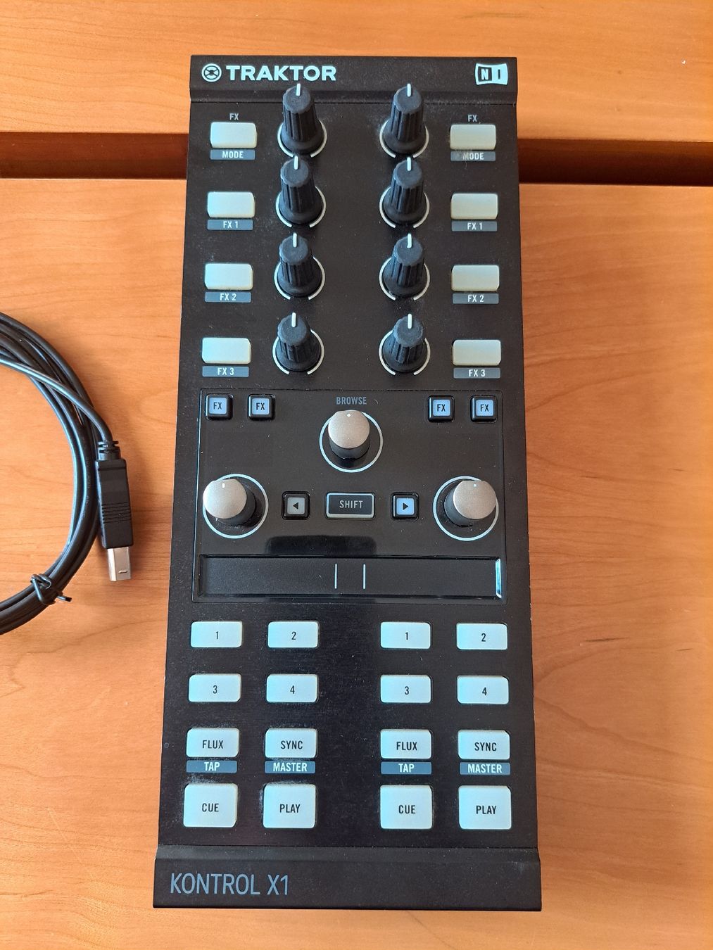 Traktor Mischpulte: Traktor Kontrol X1 MK2 DJ Controller USB guter Zustand – Gebraucht aus Berikon von joker1972 3