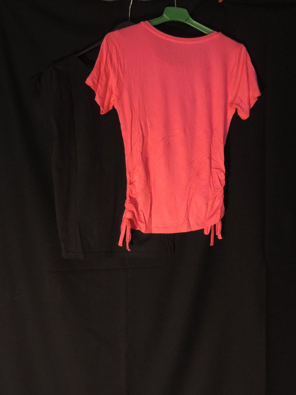 Lotti di vestiti: 2 t-shirts rose et noir – Usato da Genève venduto da Axelle333 3