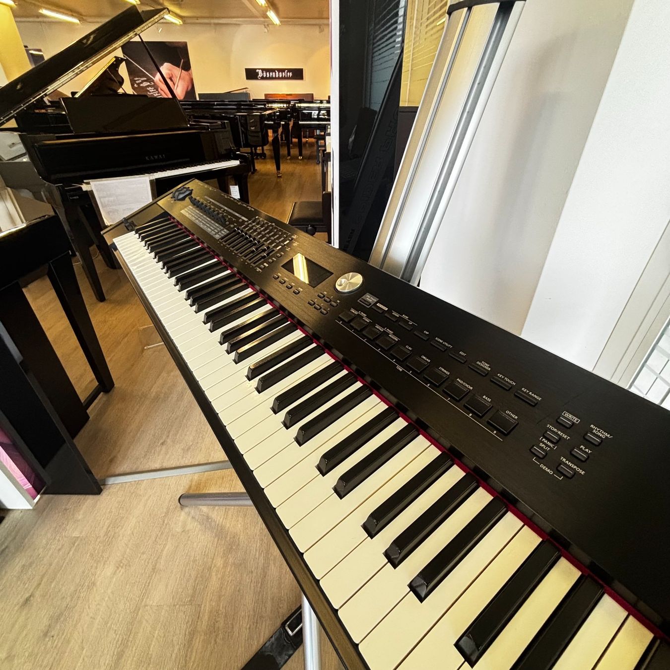 Roland Musikinstrumente: Roland - RD-2000 Occasion. – Gebraucht aus Ittigen von KrompholzMusik 1