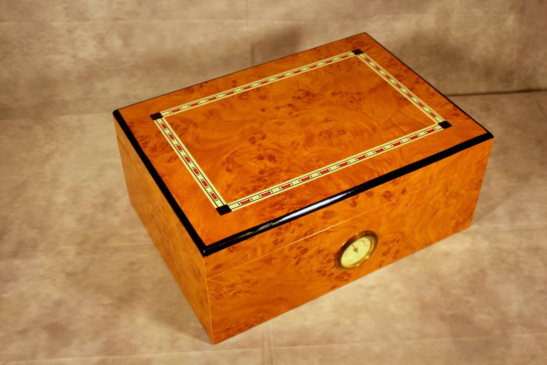 Dupont Humidor per sigari: Humidor Dupont – Usato da Wichtrach venduto da Gspaltenhorn