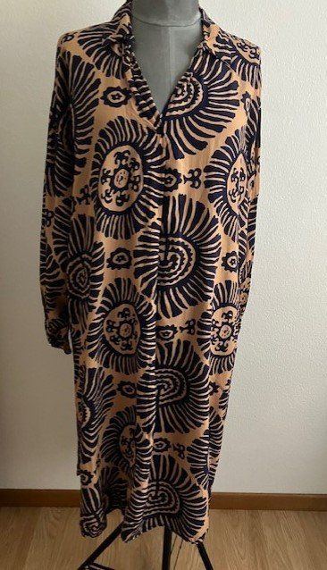 Kleider: Robe longue motifs originaux - – Gebraucht aus Marin-Epagnier von rchouchouu
