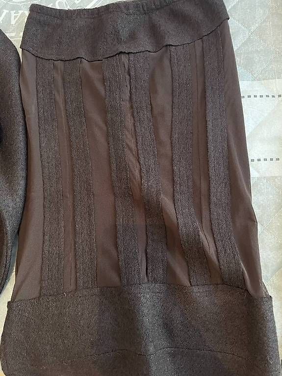 Lotti di vestiti: Jupe + blazer 36-38 – Usato da Bulle venduto da Preteni 1