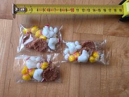 Ostern Dekoration Hühner, Küken, Eier und Nest