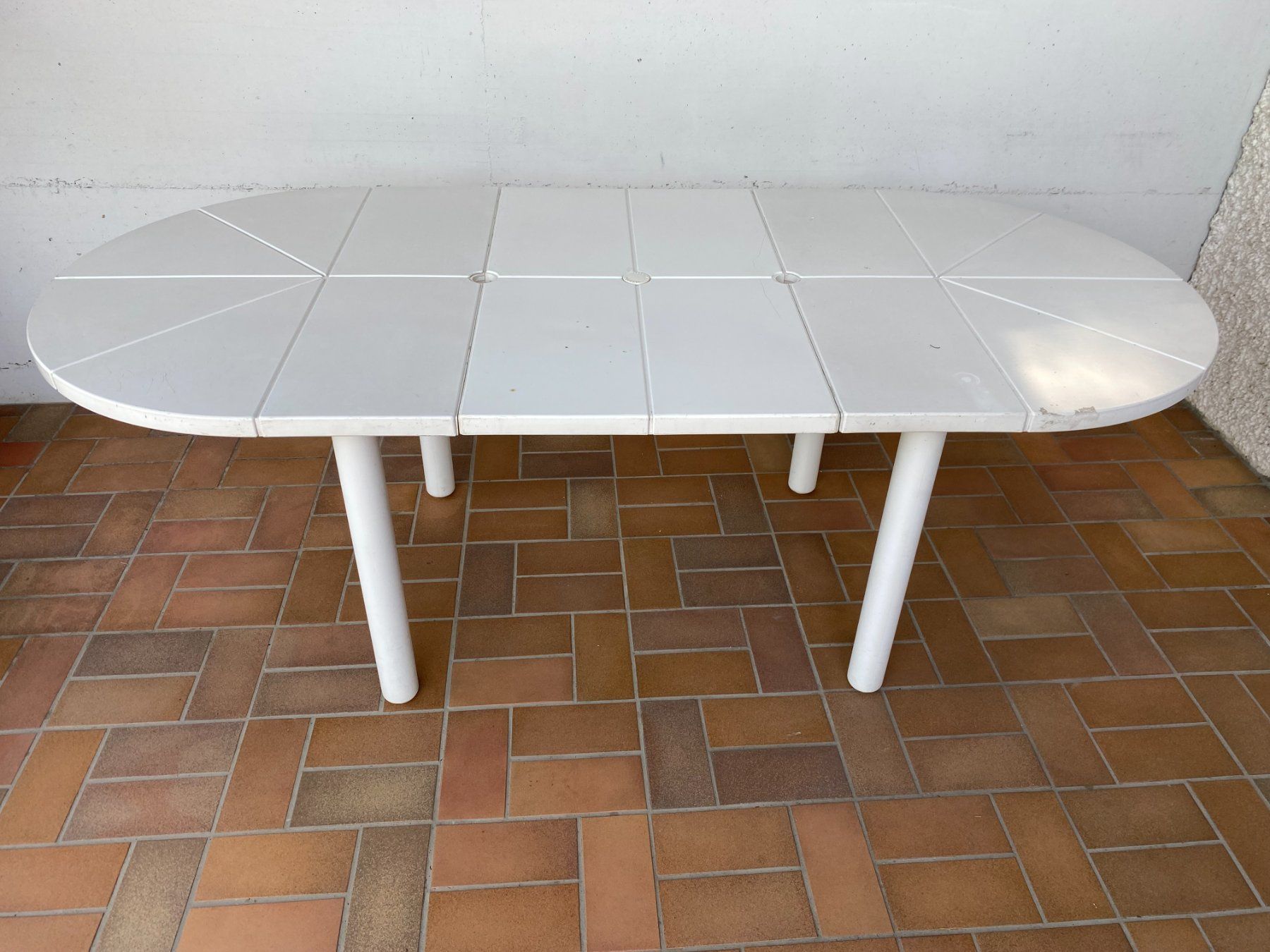 Tische: Gartentisch oval weiss ausziehbar gebraucht – Gebraucht aus Berg TG von Electrolux23