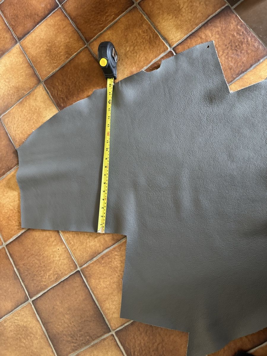 Tessuti: cuir véritable/ echtes Leder grau 0.5m2, 2.5mm – Nuovo e nell'imballaggio originale da Veyras venduto da ValClasse 1