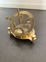Sundial compass Sonnenuhr Kompass rund Messing lackiert