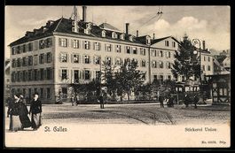 AK St. Gallen, Stickerei Union, Strassenbahn und Passanten