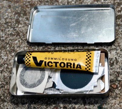 Omega Barattoli: alte BLECHDOSE SVV rapid solid Nr2 VELO-FLICKZEUG m INHALT – Usato da Pfaffhausen venduto da mono_rec 1