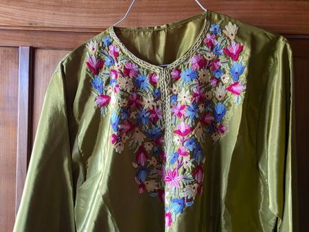 blumige seidige Bluse mit Blumen Motiv
