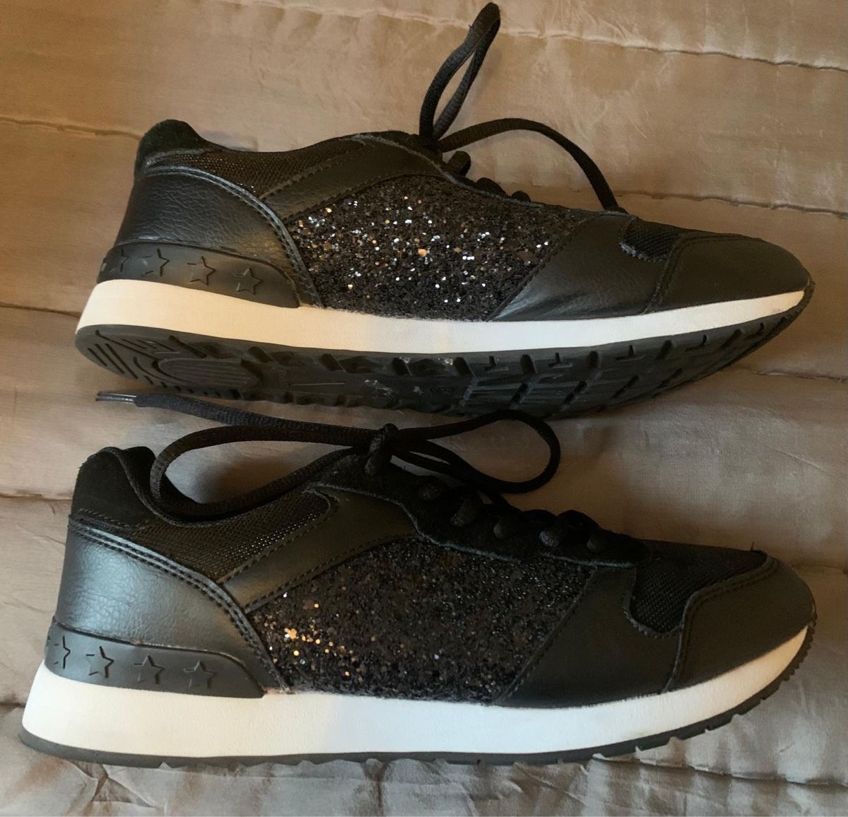 Damenschuhe: Schwarze Damen Turnschuhe, Grösse 39, Glitzer – Gebraucht aus Rikon im Tösstal von Spellbinder 1