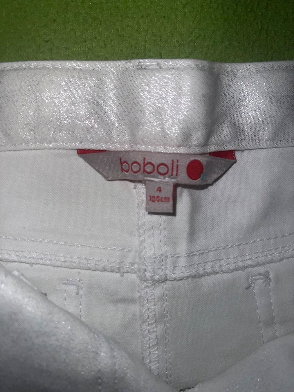 Pantaloni: Boboli Mädchen Hose Glitzer Weiss, Gr. 104 – Nuovo (secondo la descrizione) da Stetten AG venduto da Niki_74 2
