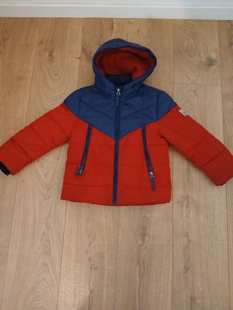 Veste chaude garçon taille 110, parfait pour l'hiver!