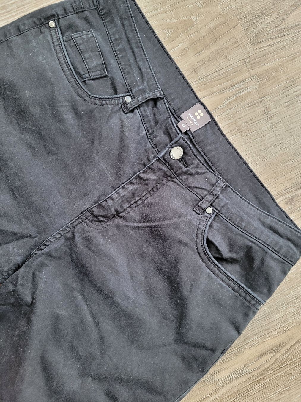 Pantaloni: schwarze Stoffhose von Manor 42 – Usato da Niederbuchsiten venduto da klengyel 1