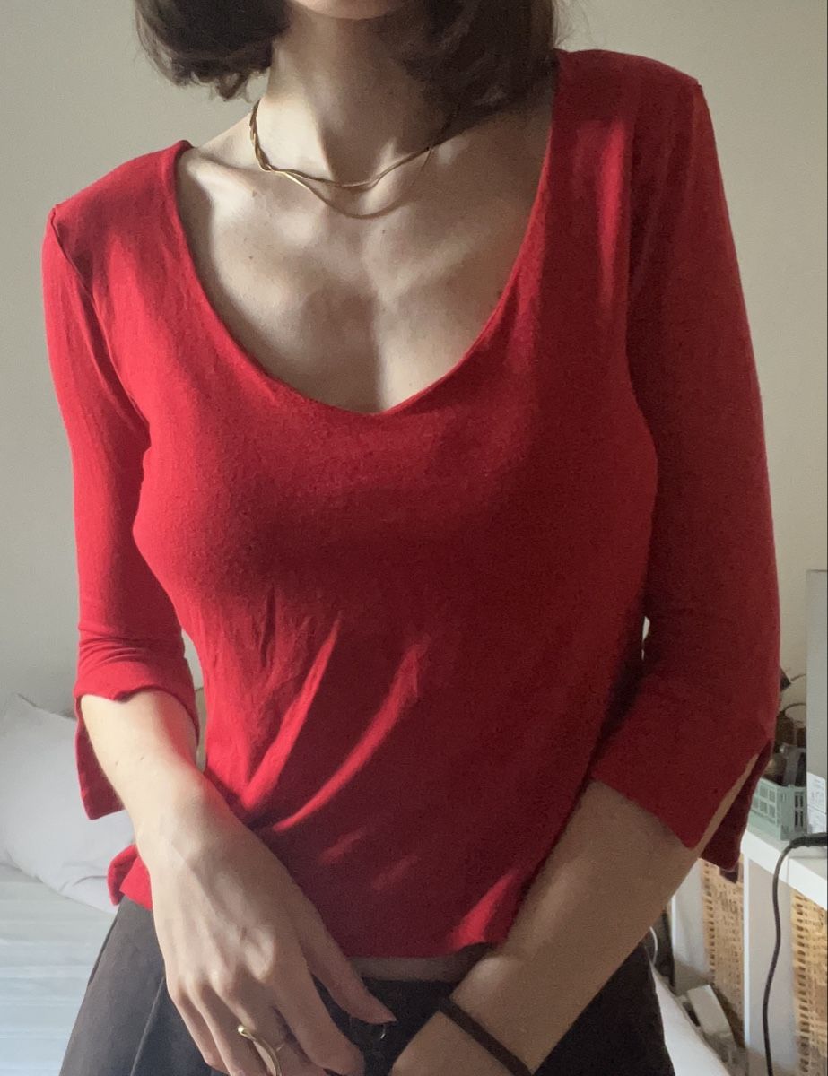 Tops: red v neck top – Gebraucht aus Luzern von janine_l