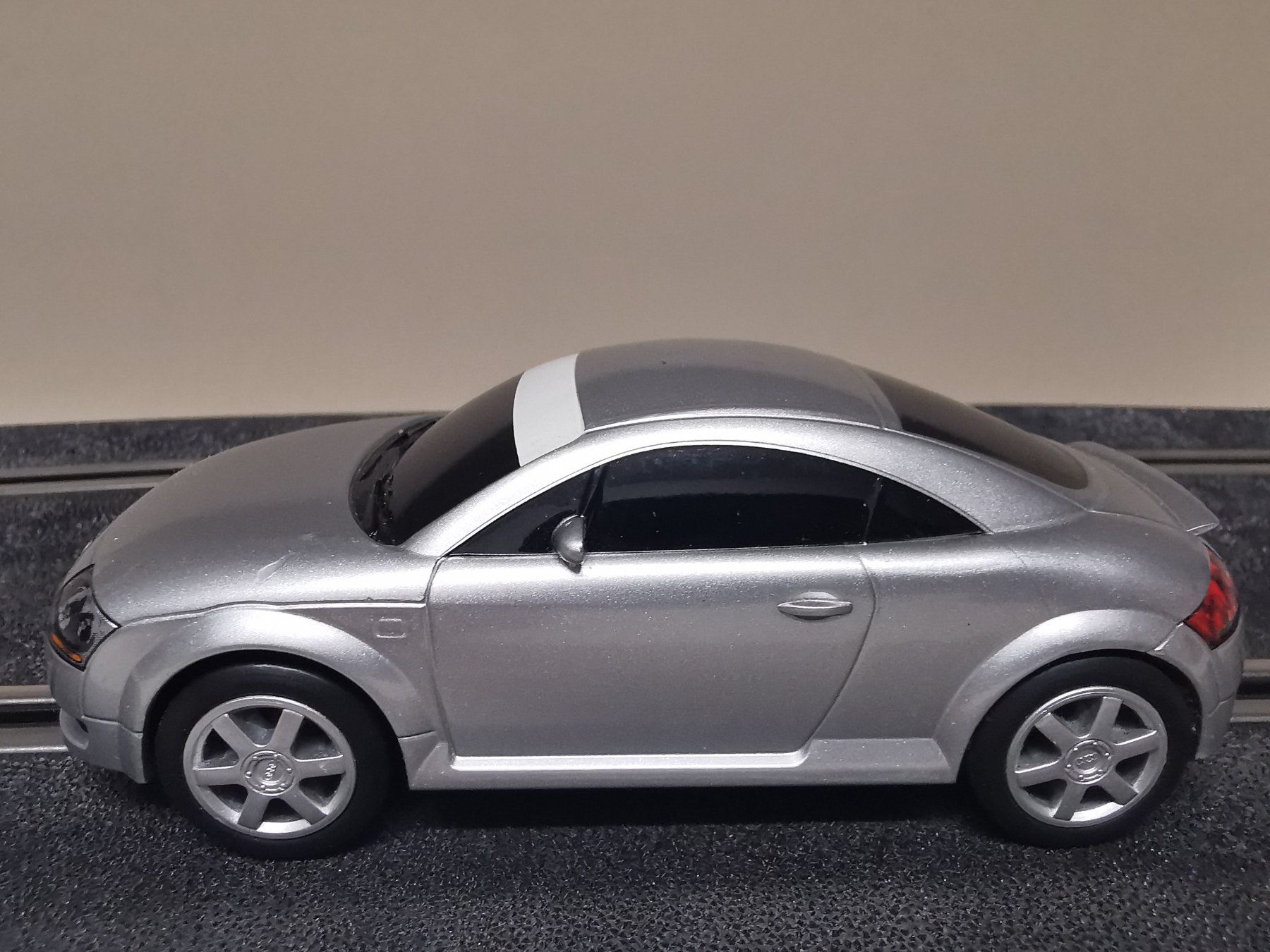 Piste: Scalextric Audi TT    1/32 – Usato da Winterthur venduto da Lonpos1 2