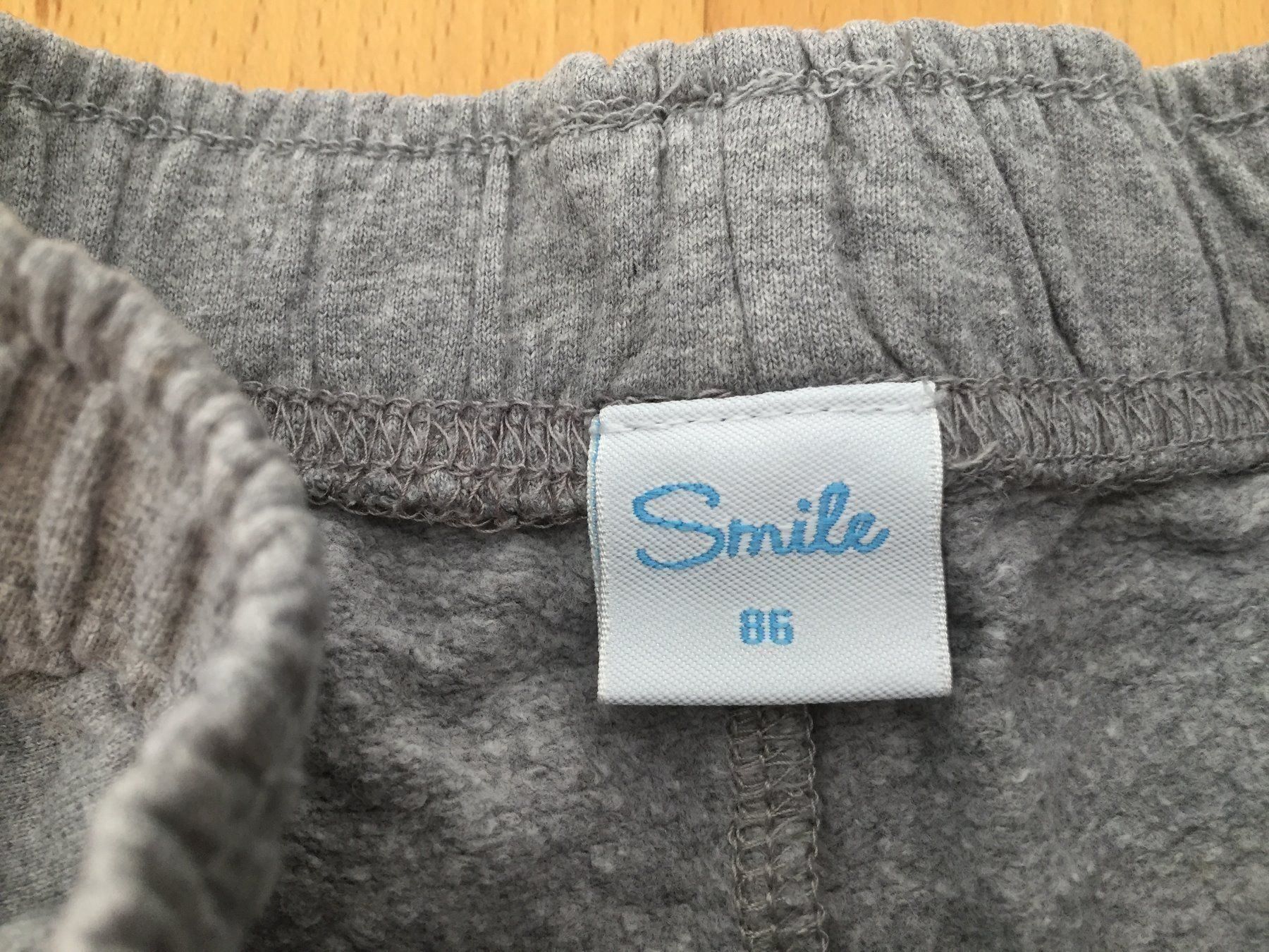 Lotti & Set di vestiti: 2-er Set (Trainerhosen + Kapuzenpullover) – Usato da Muttenz venduto da Juvenile33 5