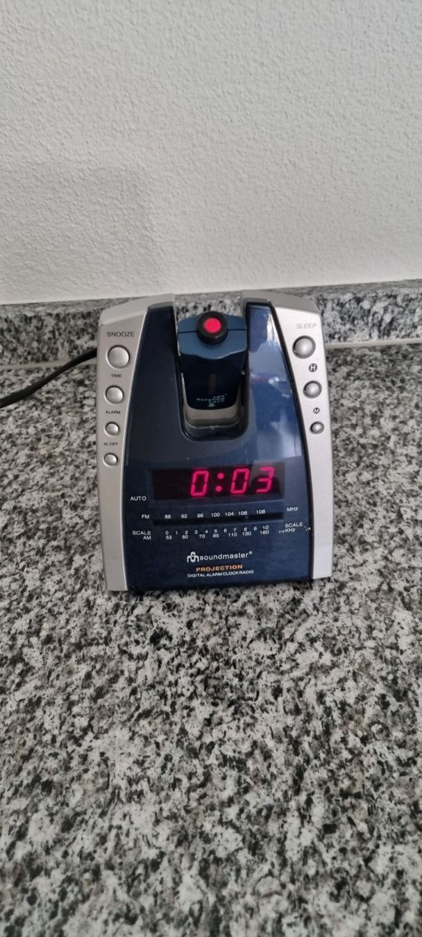 Radio: Digital alarm clock Radio – Usato da Oberwangen TG venduto da jan_y6sm 1