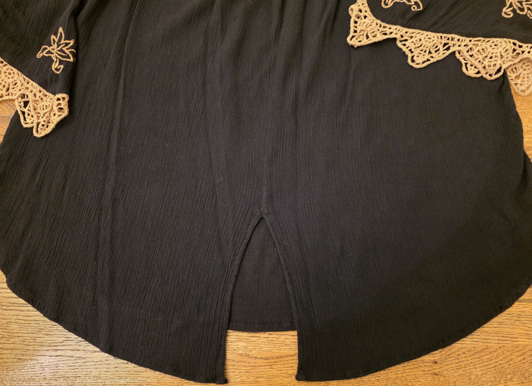 Camicette: Schickes, schulterfreies Sommer-Bluse mit Spitze – Usato da Basel venduto da sci_67ms 2