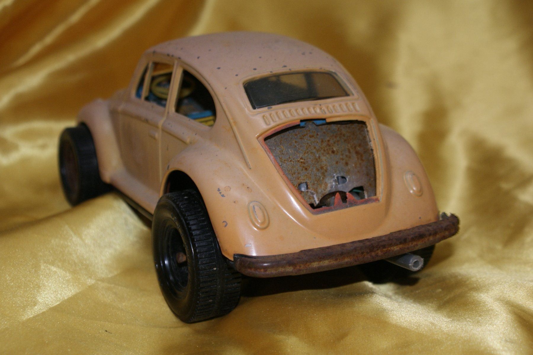 Kit di modellismo & Modellini statici: (62)VW Käfer Blech mit Motor Made Japan – Usato da Buchs AG venduto da schwippschwapp 1
