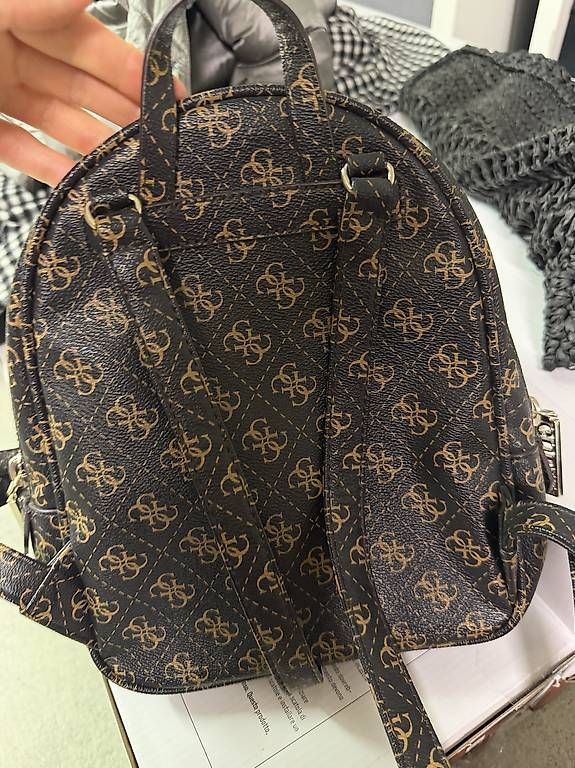 Zaini: GUESS MINI RUCKSACK – Usato da Märstetten venduto da sha_9p7c 1