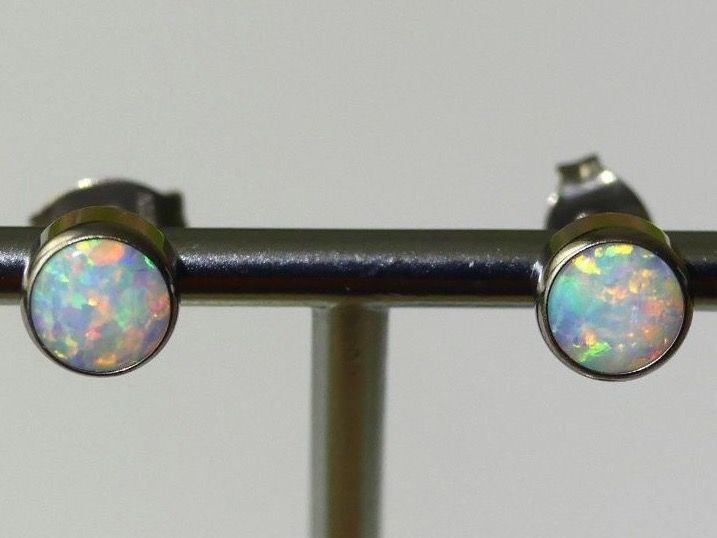 Orecchini pendenti & Orecchini a lobo: Ohrsteker aus Titanium mit Opalen – Nuovo e nell'imballaggio originale da Matten b. Interlaken venduto da kero71 4