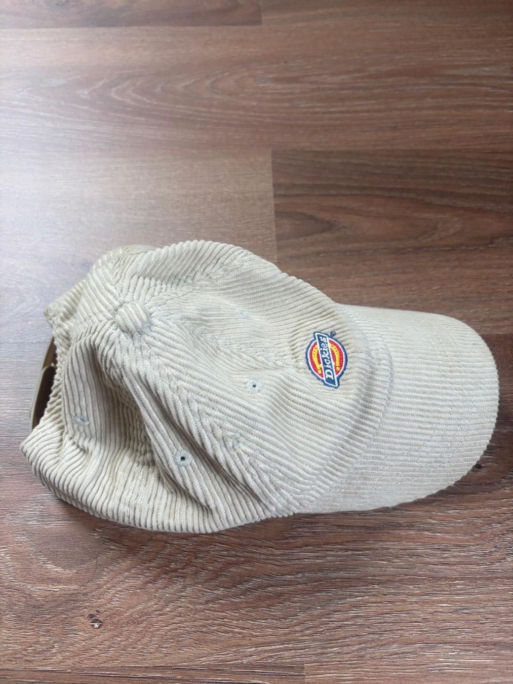 Dickies Copricapi, berretti & cappellini: Casquette Dickies daim beige – Usato da Môtiers NE venduto da ElGreco3099 1