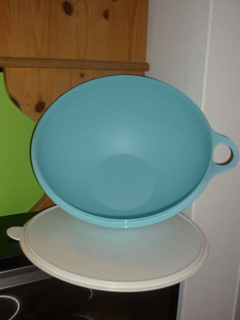 Tupperware Behälter & Ähnliches: TUPPERWARE SCHÜSSEL 7,5 L.  3 -4 MAL GEBR, – Gebraucht aus St.Gallen von Anso 3
