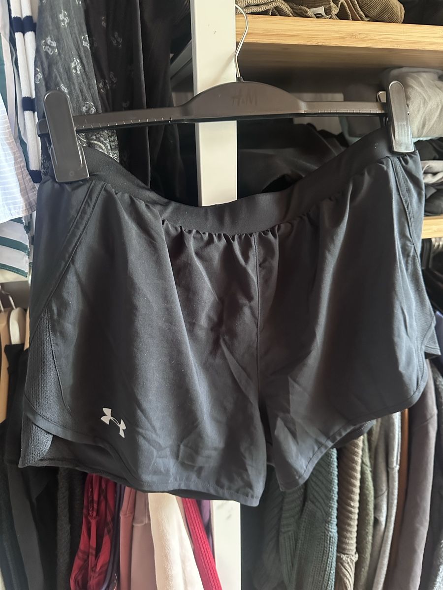 Under Armour Pantaloni: Under Amour Joghing shorts schwarz Gr. L – Usato da Münsingen venduto da Secondhand89