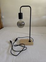 Moderne Tischlampe Holzfuss/Metall, neuwertig!