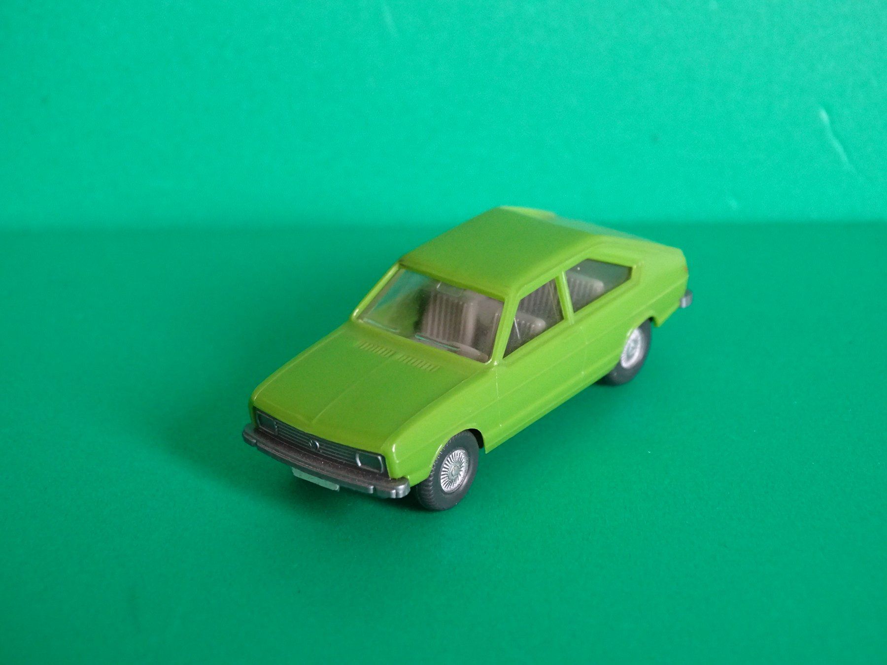 Wiking Modellini d'auto: VW Passat von Wiking 1/87 – Usato da Bretzwil venduto da Meex