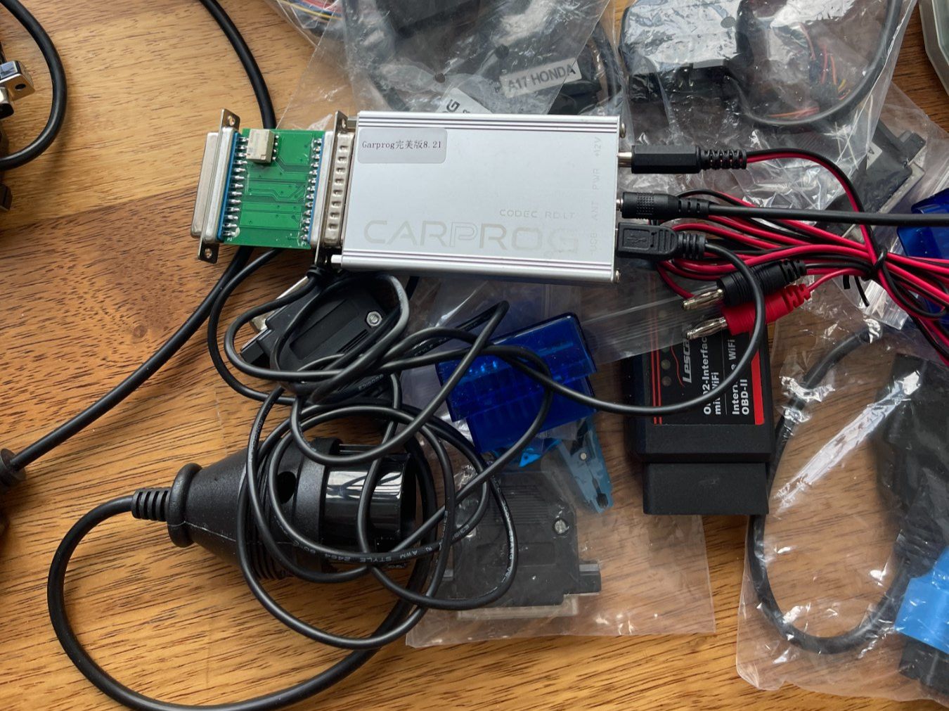 Tutti gli attrezzi: Auto Diagnose OBD ECU Tool CARPROG mit vielen Adaptern. – Difettoso da Nänikon venduto da Howi6
