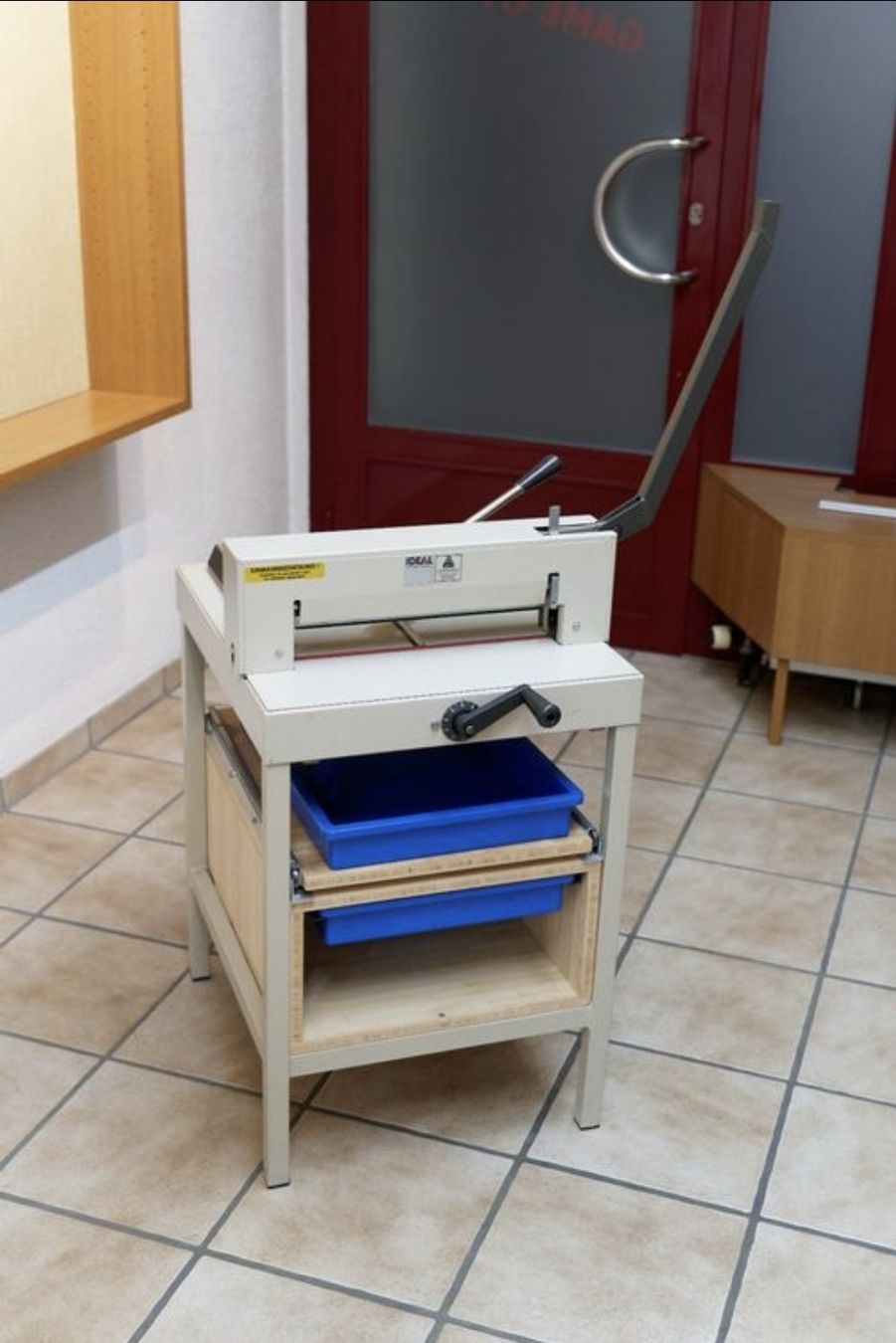 Alle Maschinen: IDEAL PAPIERSCHNEIDEMASCHINE  – Gebraucht aus Thalwil von