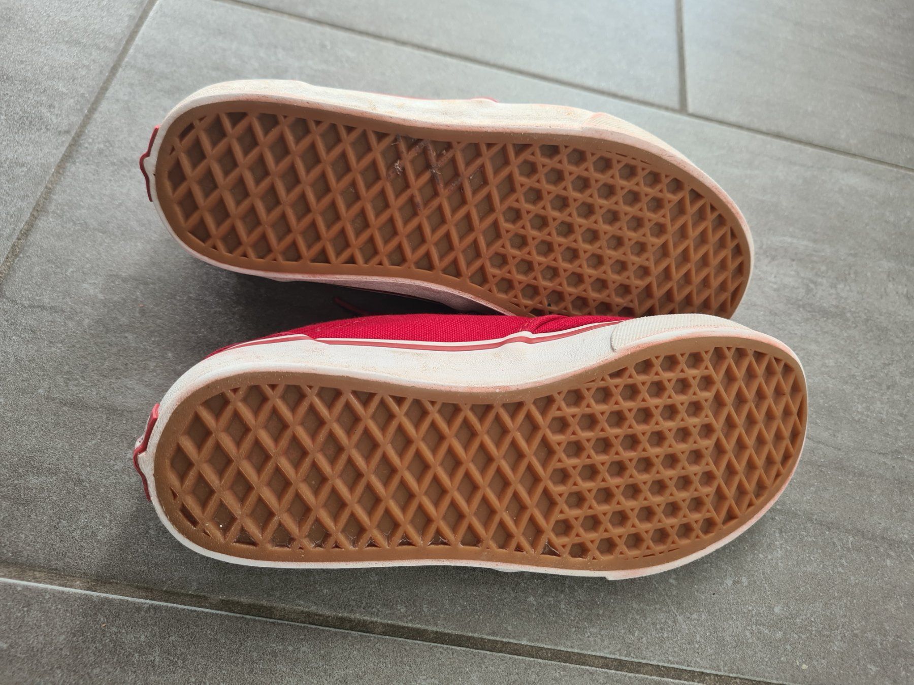 Vans Scarpe da uomo: Vans Schuhe rot gr.37 – Usato da Mezzovico venduto da maemy 1