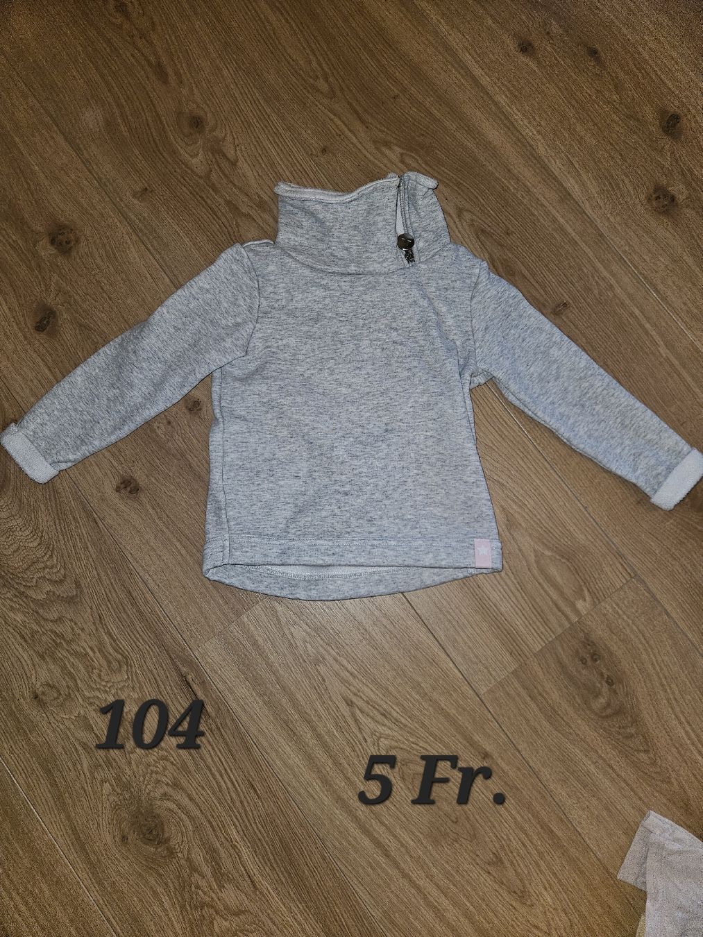 Pulls et sweat-shirts: Pullover Grösse 104 – D'occasion à Brittnau par Ro-Sa1902