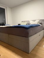 Boxspringbett ohne Matratze, da sehr abgenutzt. Bett wie Neu